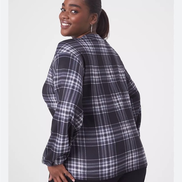 ❤️2/$15 or 3/$21❤️Lane Bryant Black/White Plaid Long Sleeve Top, Size 18/20 - Picture 3 of 10